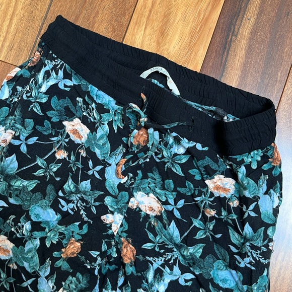 Floral Lounge Pants - Picture 2 of 11